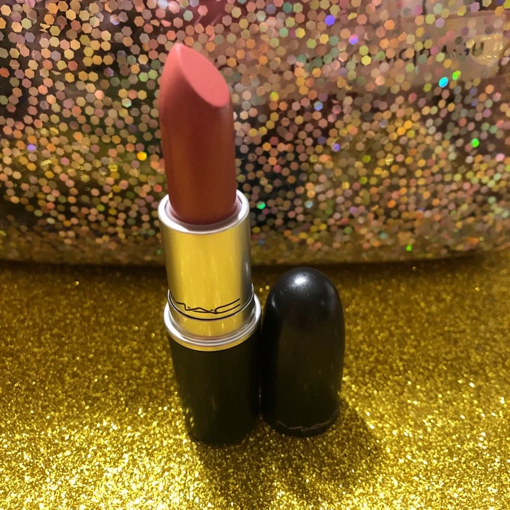 BNIB! MAC Frost Lipstick 💄 in ANGEL 302